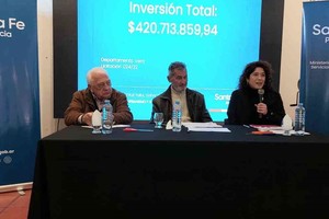 “Es importante destacar también todo lo que representa inicialmente en la demanda de mano de obra para contribuir a la felicidad de quienes resulten beneficiarios”, señaló la intendente. Foto: Manuel Mudry