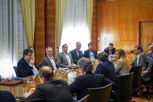 Royón, Bernal y los petroleros, en el ministerio de Economía.