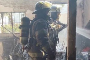 Personal médico controló a las víctimas y trasladó al hospital Cullen a un hombre, de 75 años, con quemaduras en el rostro.