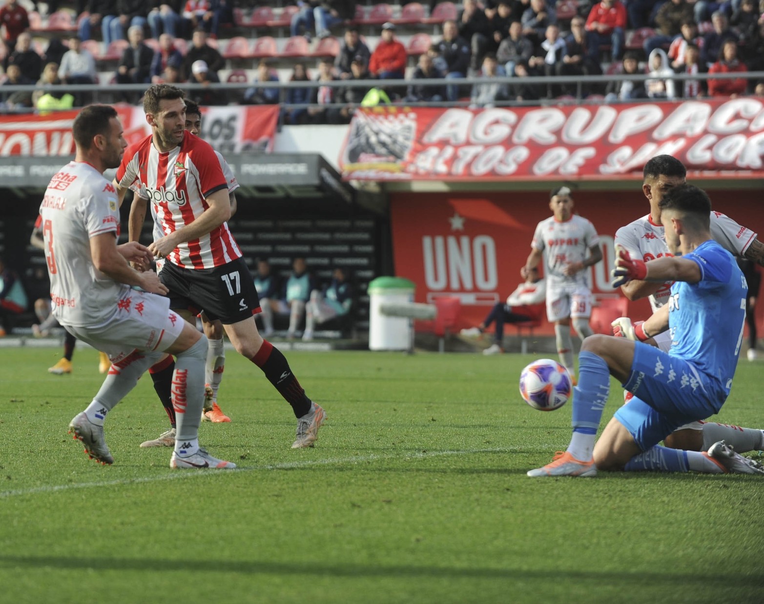 Estudiantes fue el protagonista del partido casi los 90 minutos de juego, mientras que Unión volvió a padecer errores defensivos.
