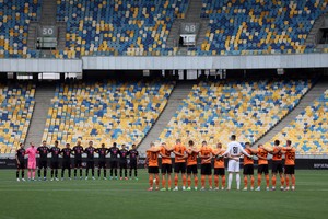 El abrazo que representa la unión de todo un país. Crédito: Gleb Garanich / Reuters