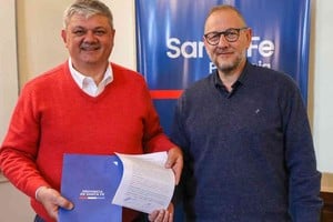 Corach y Ricci firmaron un convenio el marco del Plan Incluir + Seguridad. Foto: Gobierno de Santa Fe