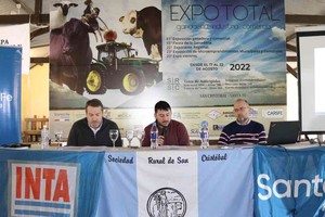 En cuanto al ministerio de Infraestructura, Servicios Públicos y Hábitat, el administrador general de la Dirección Provincial de Vialidad, Oscar Ceschi, detalló las obras en ejecución y finalizadas tanto en el departamento San Cristóbal como en los demás territorios del norte. Foto: Gobierno de Santa Fe