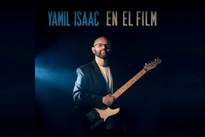 Portada de "En el film", primer álbum solista del músico entrerriano Yamil Isaac.