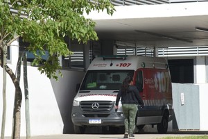 Se ordenó su traslado al hospital Mira y López donde se informó que no había espacio físico, ante lo cual fue derivado al hospital Iturraspe.