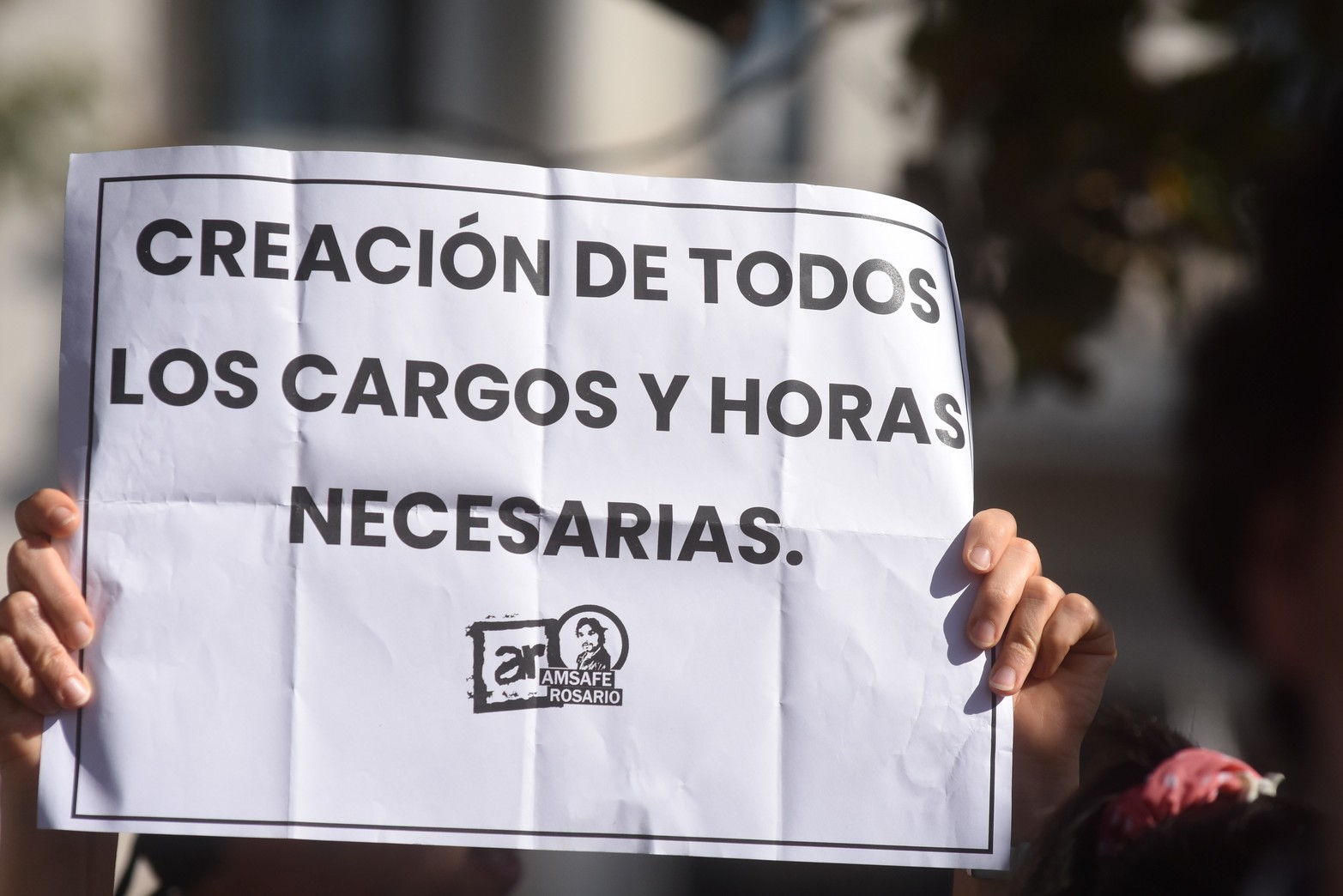 Carteles en el paro y movilización docentes. Foto Mauricio Garín