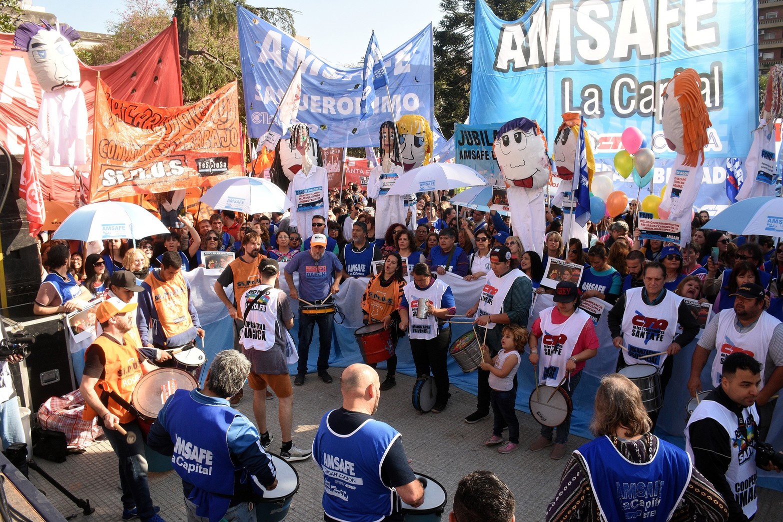 El gremio CIPRUS estuvo presente en la marcha. Foto Guillermo Di Salvatore