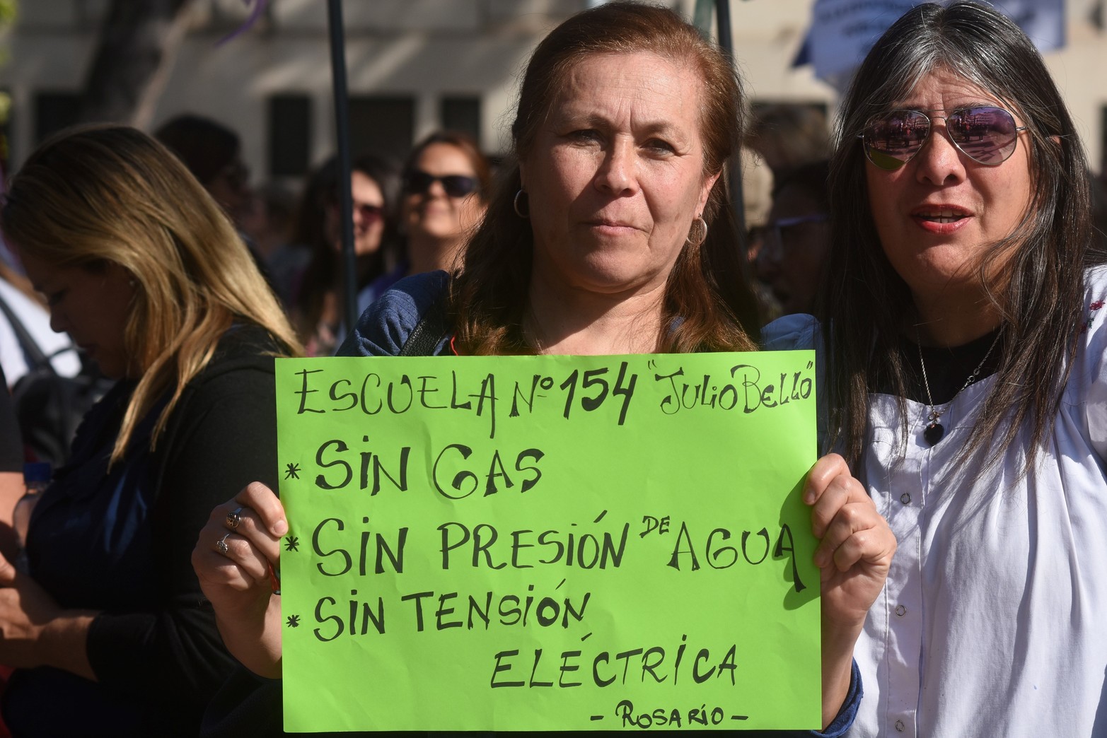 Carteles en el paro y movilización docentes. Mauricio Garín