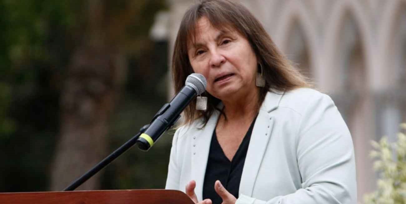 Chile: renunció una ministra de Boric tras haberse comunicado con un líder radical mapuche