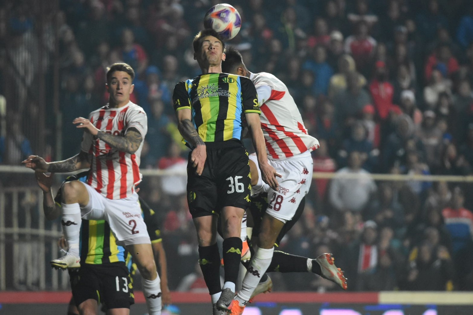 Sin fútbol ni ideas, Unión empató 0 a 0 goles ante Aldosivi en Santa Fe, y sumó el cuarto partido sin ganar. Esta racha negativa dejó al "tatengue" estancado en 38 unidades en la tabla general, 13ro. en la de la LPF, y fuera de la clasificación para la Copa Sudamericana 2023. Foto: Manuel Fabatía