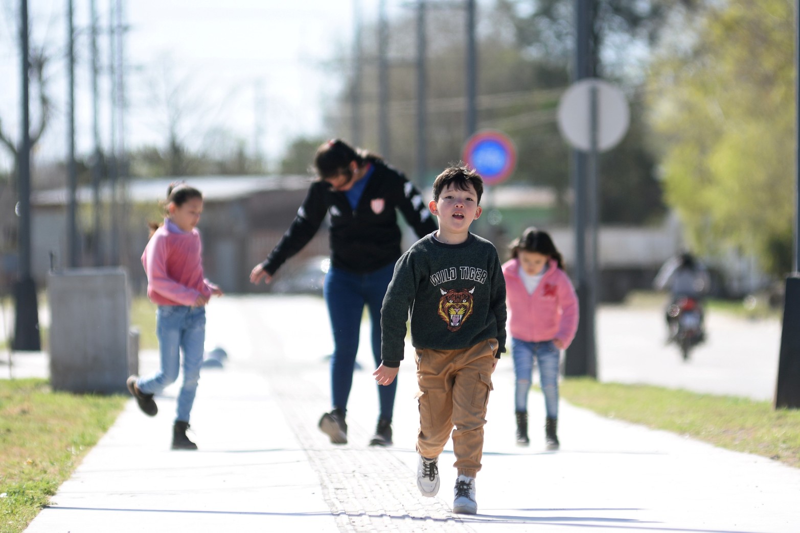 Gran cantidad de santafesinos se dio cita en Azcuénaga y Gobernador Menchaca (Camino Viejo a Esperanza), donde se llevó a cabo este domingo el cierre de los festejos por el Mes de las Infancias.