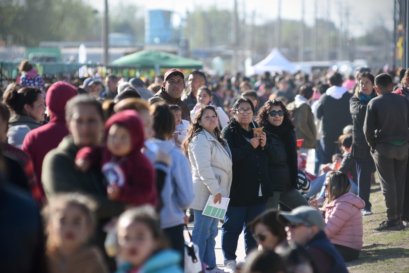 Gran cantidad de santafesinos se dio cita en Azcuénaga y Gobernador Menchaca (Camino Viejo a Esperanza), donde se llevó a cabo este domingo el cierre de los festejos por el Mes de las Infancias.