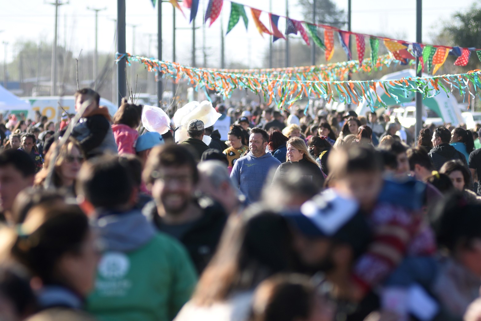 Gran cantidad de santafesinos se dio cita en Azcuénaga y Gobernador Menchaca (Camino Viejo a Esperanza), donde se llevó a cabo este domingo el cierre de los festejos por el Mes de las Infancias.
