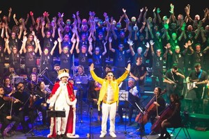 Gracias al intenso rodaje, los músicos lograron soltura en la interpretación de canciones de Queen que demandan una fuerte exigencia técnica. Rodrigo Naffa, director coral, valoró especialmente ese afianzamiento.