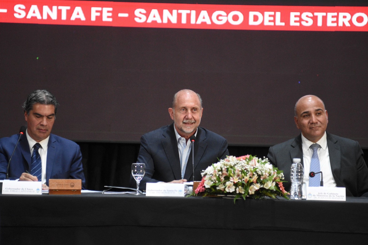 El gobernador Omar Perotti encabezó este miércoles en la ciudad de Tostado, un nuevo encuentro del Comité Interjurisdiccional de los Bajos Submeridionales, que está integrado por las provincias de Santa Fe, Chaco y Santiago del Estero y los ministerios de Obras Públicas y de Interior de la Nación.