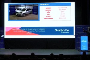 Uno de los vehículos que entró a la subasta