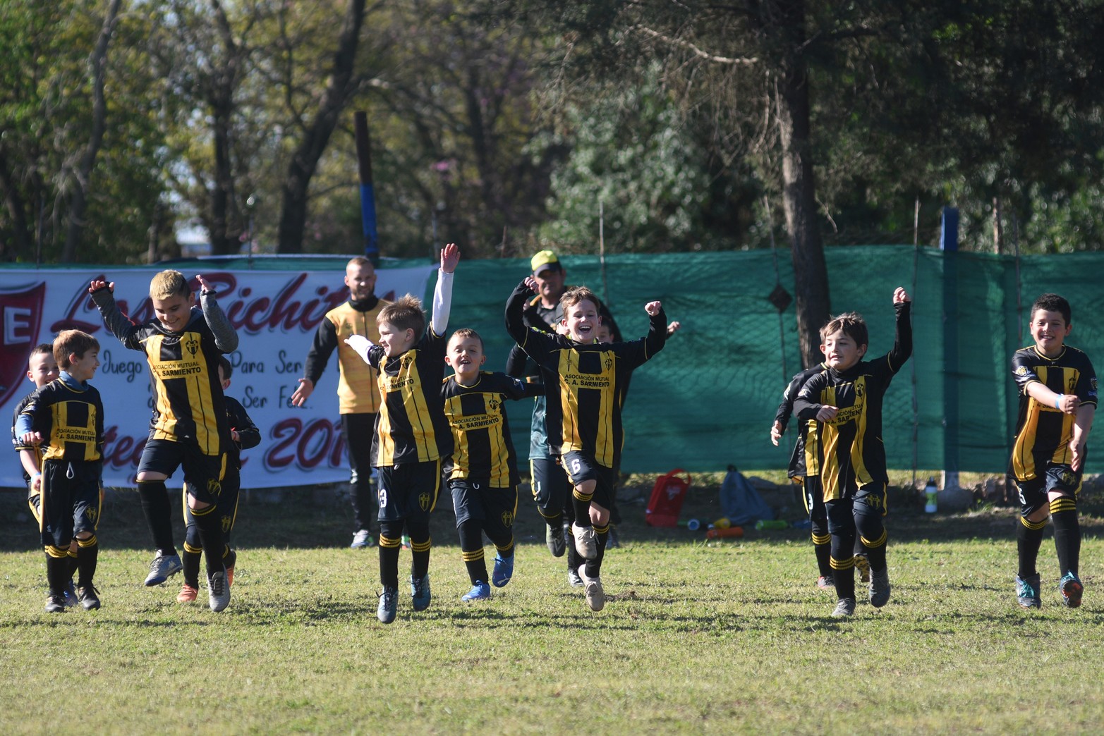 Con un gran número de chicos y padres, el Torneo Infantil "Diego Barisone" que organiza Unión de Santa Fe se desarrolla a pleno.