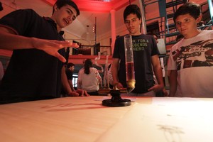 Se busca acercar al público general y estudiantes secundarios aspectos y curiosidades de la Química, la Física y la Matemática. Foto: Archivo/Pablo Aguirre