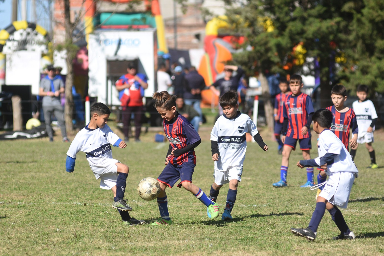 Con un gran número de chicos y padres, el Torneo Infantil "Diego Barisone" que organiza Unión de Santa Fe se desarrolla a pleno.