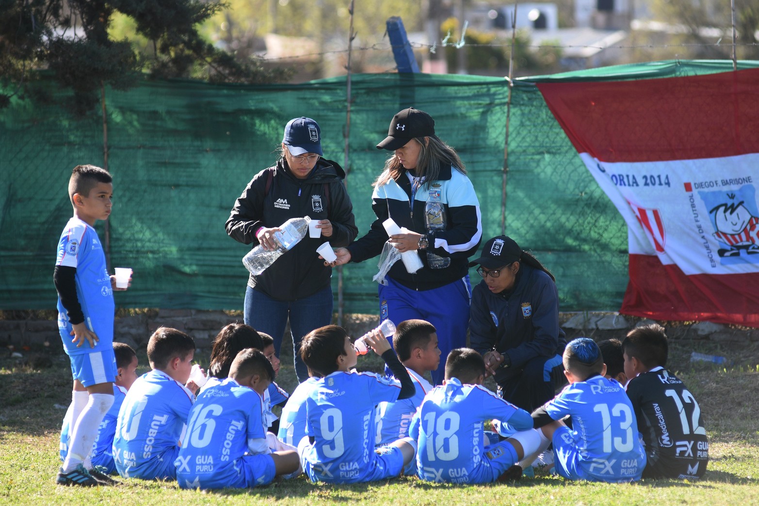Con un gran número de chicos y padres, el Torneo Infantil "Diego Barisone" que organiza Unión de Santa Fe se desarrolla a pleno.