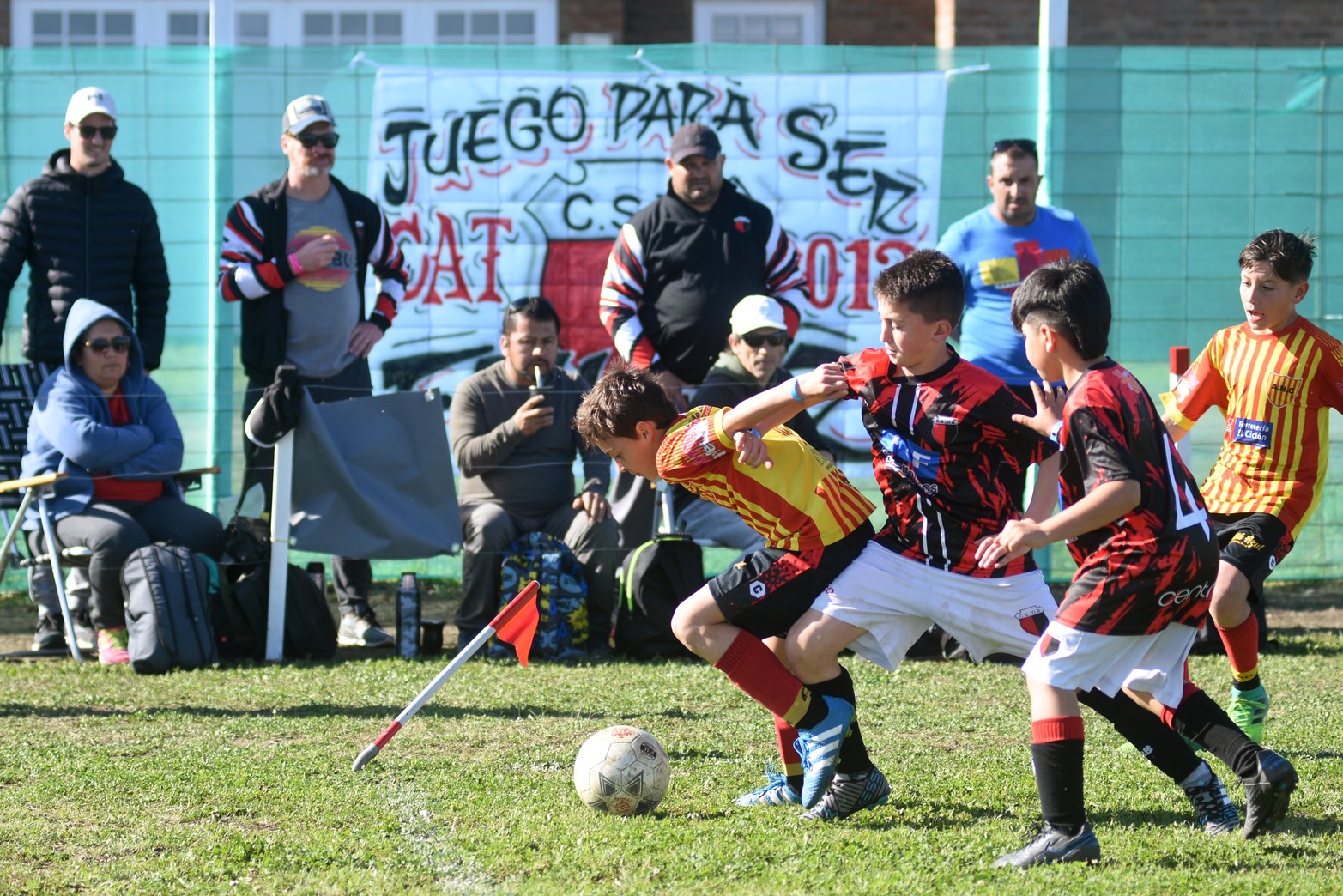 Con un gran número de chicos y padres, el Torneo Infantil "Diego Barisone" que organiza Unión de Santa Fe se desarrolla a pleno.