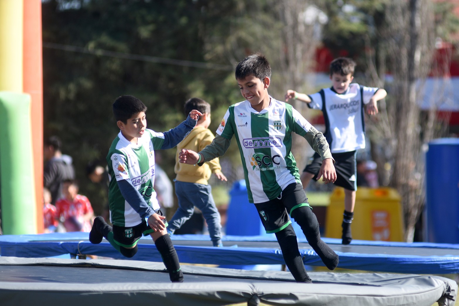 Con un gran número de chicos y padres, el Torneo Infantil "Diego Barisone" que organiza Unión de Santa Fe se desarrolla a pleno.