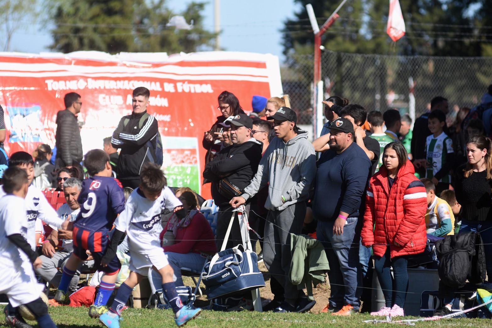 Con un gran número de chicos y padres, el Torneo Infantil "Diego Barisone" que organiza Unión de Santa Fe se desarrolla a pleno.