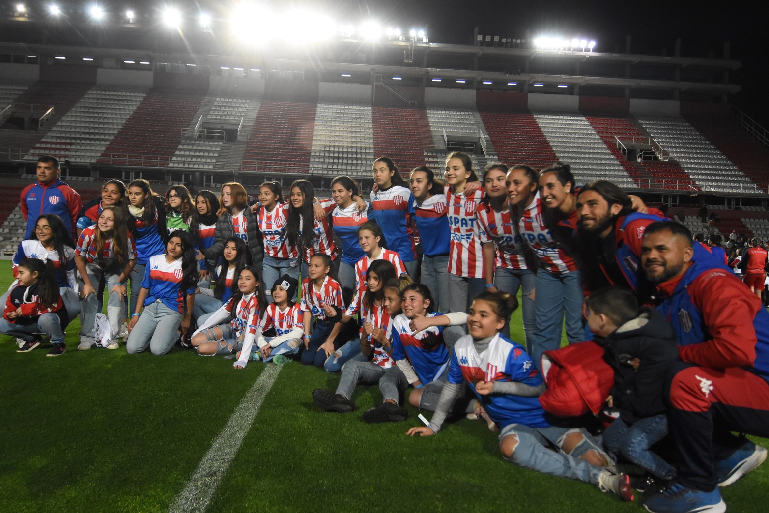 El torneo internacional Diego Barisone vive su sexta edición con el acto inaugural en el Estadio 15 de Abril del club Unión.