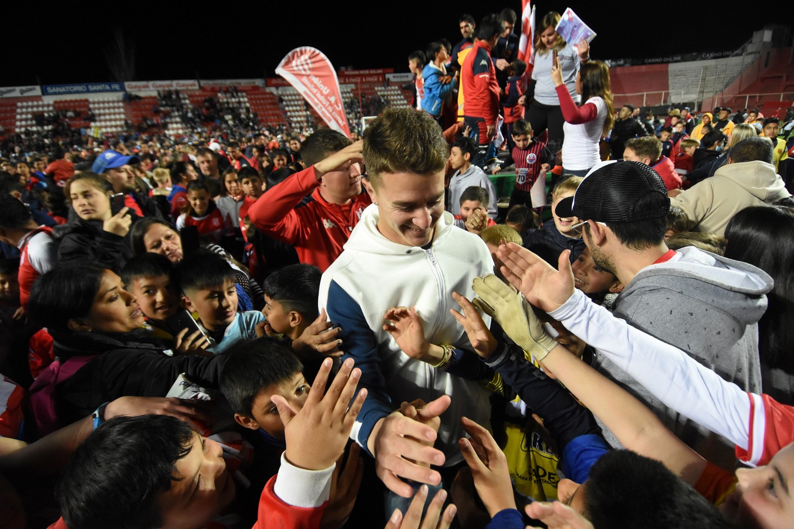 El torneo internacional Diego Barisone vive su sexta edición con el acto inaugural en el Estadio 15 de Abril del club Unión.