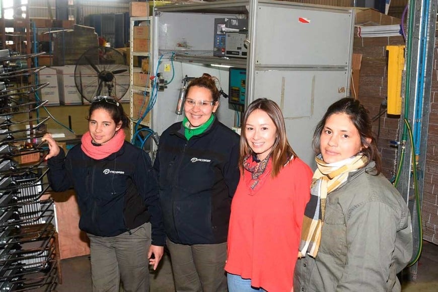 Ellas, también. Las mujeres pasan al frente en la industria metalúrgica santafesina, un rubro tradicionalmente muy masculinizado. Crédito: Flavio Raina