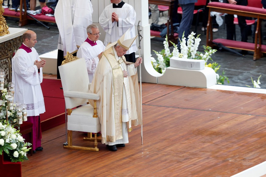 El Papa Francisco asiste a una misa por la beatificación del Papa Juan Pablo I en la Plaza de San Pedro en el Vaticano, el 4 de septiembre de 2022. Foto: Reuters