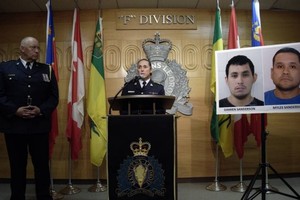 La policía identificó a dos sospechosos que habrían atacado en 13 escenarios diferentes