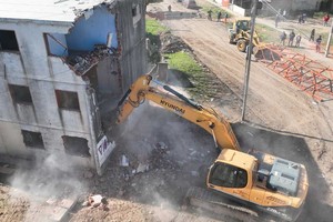 Demolición del monoblock barrio Acería