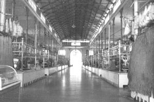 El interior del mercado para la década de 1940.