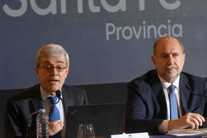 Perotti y Agosto el 1° de julio cuando dieron detalles del acuerdo por la deuda. Crédito: Mauricio Garín