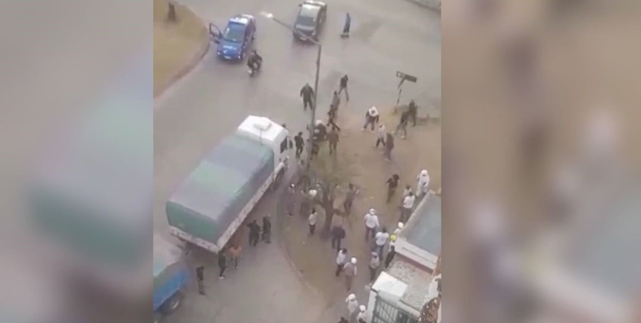 Video: seis camioneros detenidos por bloquear el ingreso a un molino