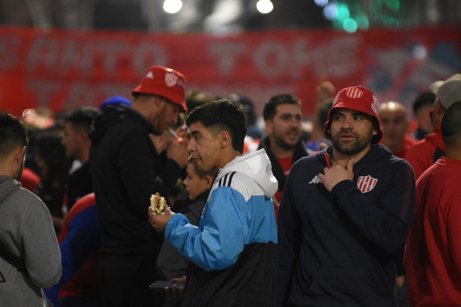 Unión - Sarmiento Liga profesional: Imágenes de la previa, el choripán se hace presente. 