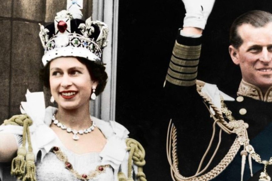 Reina Isabel II al momento de su coronación.