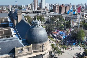 Los docentes públicos marcharon a Casa de Gobierno el 24 de agosto. Crédito: Fernando Nicola