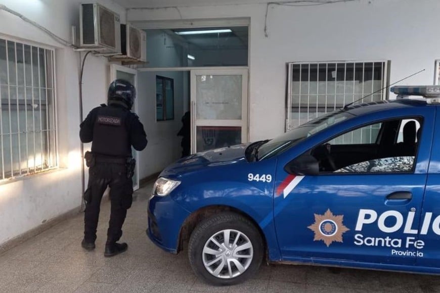 El momento en que los uniformados arriban al Samco de Santo Tomé.