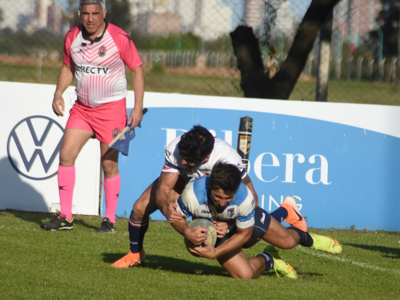 Los delanteros tucumanos empezaban a tomar protagonismo. No obstante, CRAI estaba bien parado en defensa y así cortaba los avances de Natación y Gimnasia.
