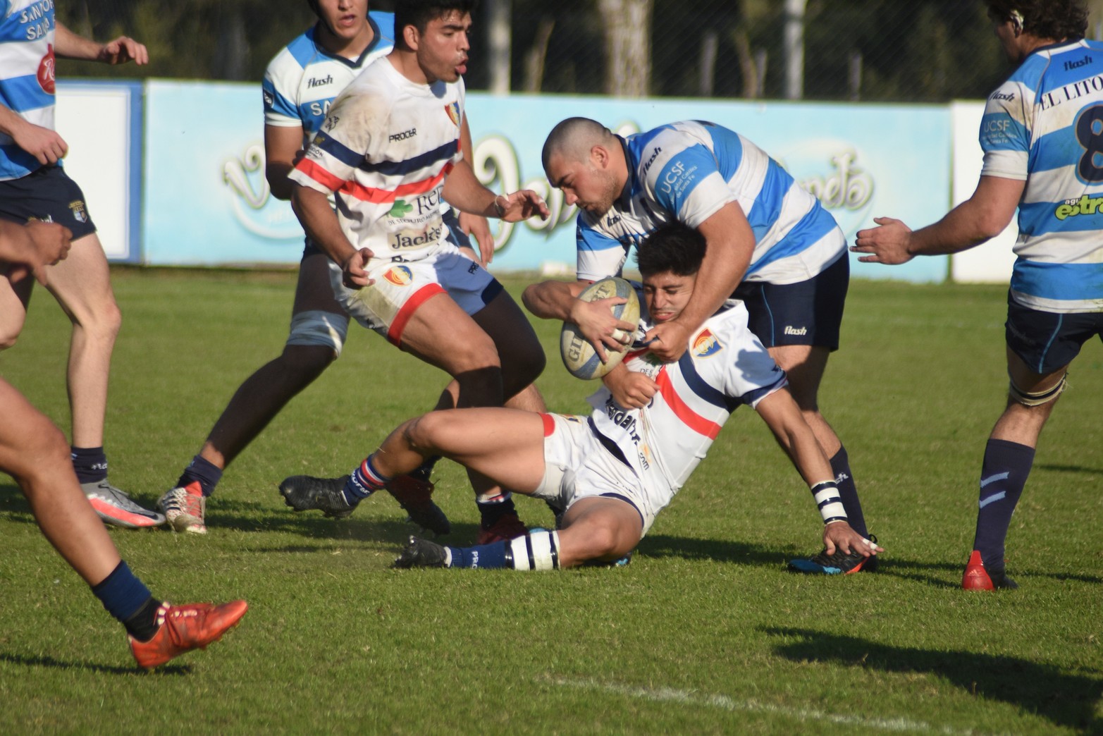 Los delanteros tucumanos empezaban a tomar protagonismo. No obstante, CRAI estaba bien parado en defensa y así cortaba los avances de Natación y Gimnasia.