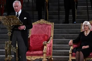El rey Carlos y la reina Camila, durante su discurso en el Parlamento, tras la muerte de la reina Isabel. Crédito: REUTERS