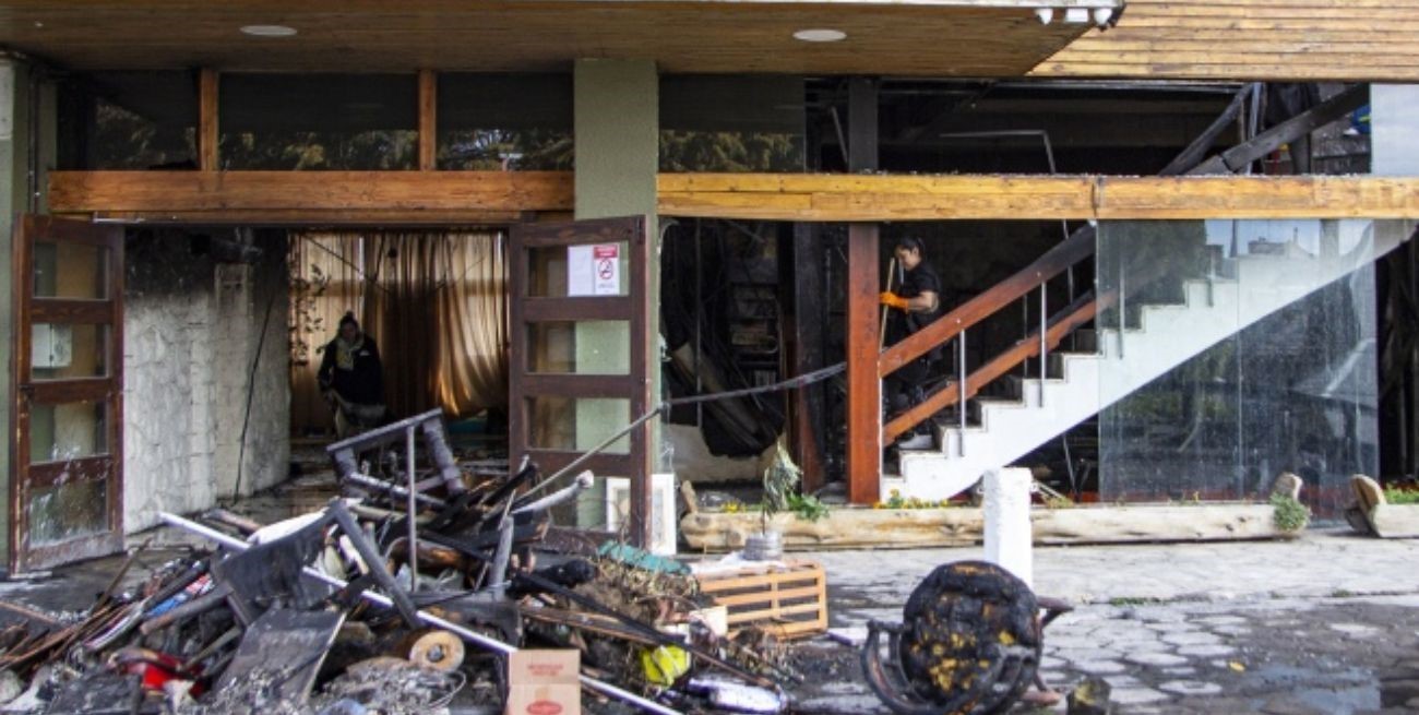 El incendio de un complejo turístico en Bariloche dejó cuatro heridos graves
