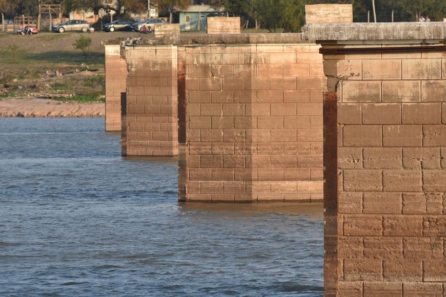 Los ingenieros de la UTN Santa Fe evaluarán el estado estructural de cada pila. Incluso analizarán el suelo de fundación, que es donde se apoyan.