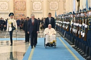 Pope Francis attends, accompanied by Kazakh President Kassym-Jomart Tokayev, attends a welcoming ceremony upon his arrival in Nur-Sultan, Kazakhstan September 13, 2022. Press service of the President of Kazakhstan/Handout via REUTERS ATTENTION EDITORS - THIS IMAGE HAS BEEN SUPPLIED BY A THIRD PARTY. MANDATORY CREDIT.