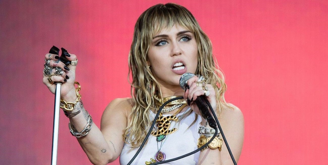 Miley Cyrus fue demandada por usar la foto de un paparazzi