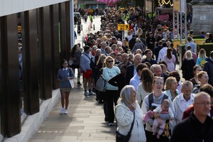 People queue at Bristo Square, following the death of Britain's Queen Elizabeth, in Edinburgh, Scotland, Britain, September 13, 2022. REUTERS/Russell Cheyne