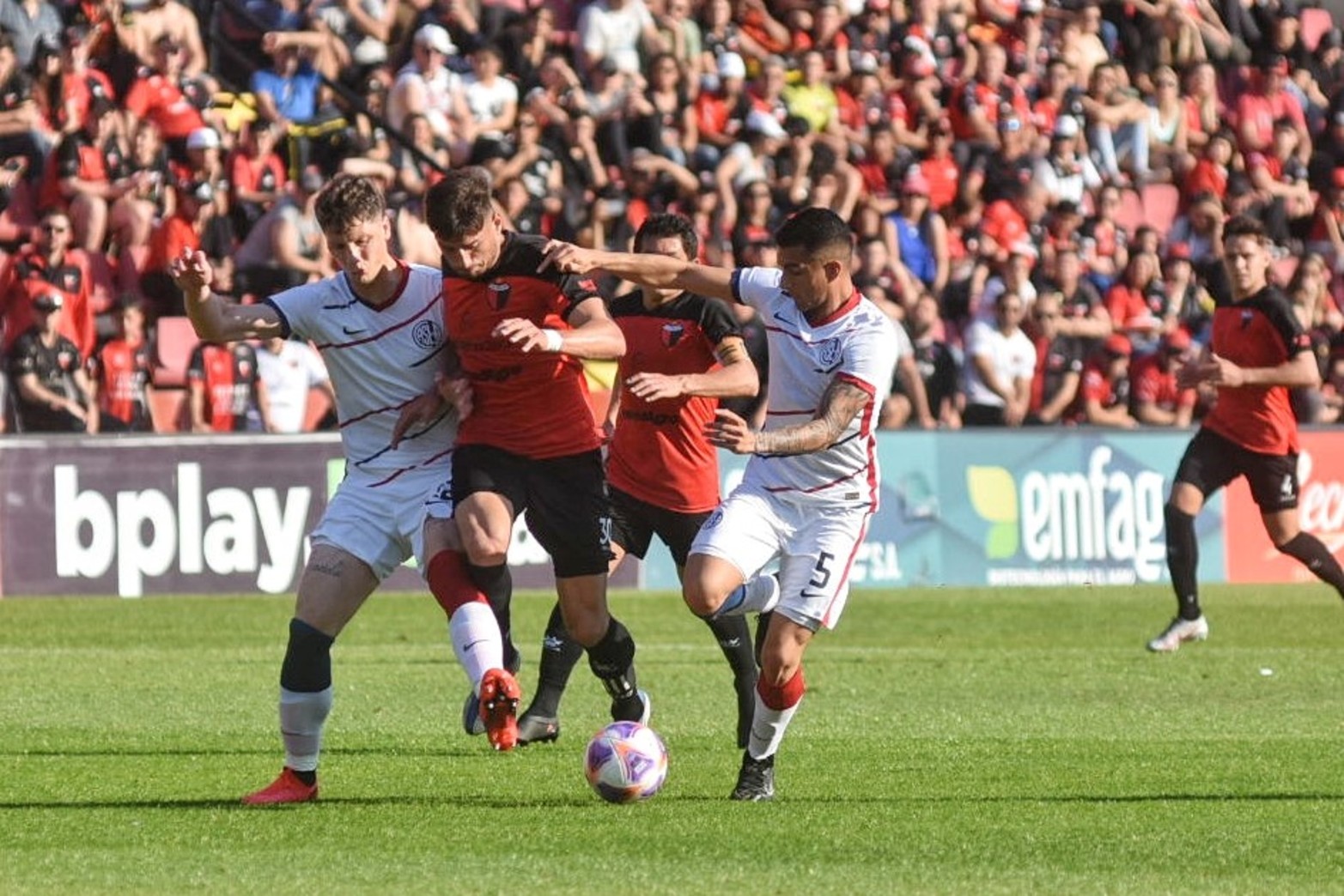 Colón - San Lorenzo, las imágenes del partido. Foto: Pablo Aguirre