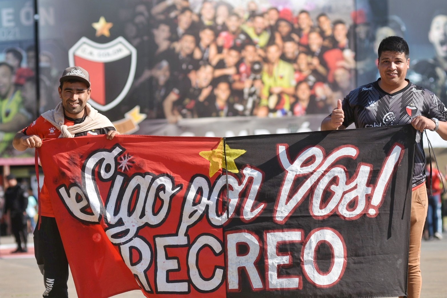 Colón - San Lorenzo Liga profesional, la pasión en las banderas. Foto: Pablo Aguirre 